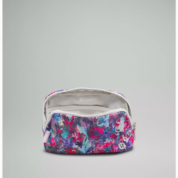 Lululemon athletica Everywhere Belt Bag Flower Glide Multi/Vapor  NWT - Picture 4 of 6